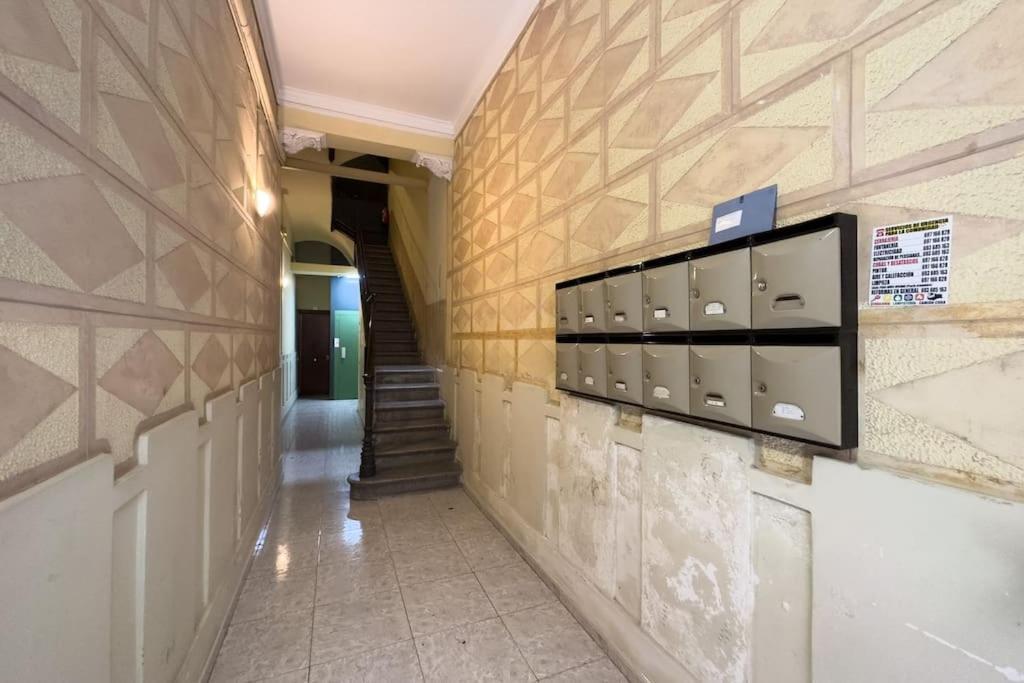 Bebarceloner Sants Apartments - 2 Bedrooms Экстерьер фото